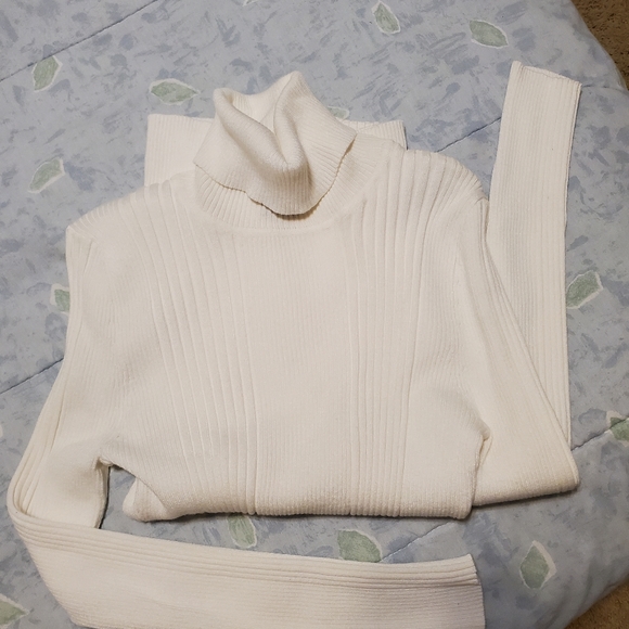 US Sweater Company Cream Sweater - Picture 2 of 6